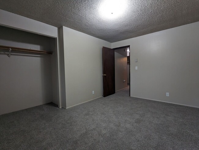 Building Photo - Great 2-Story, 2-Bedroom, 1.5-Bath Duplex ...