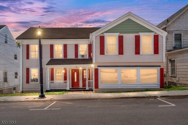 Primary Photo - 89 Main St