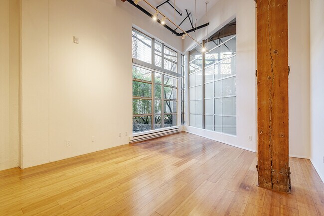 Building Photo - 461 2nd St