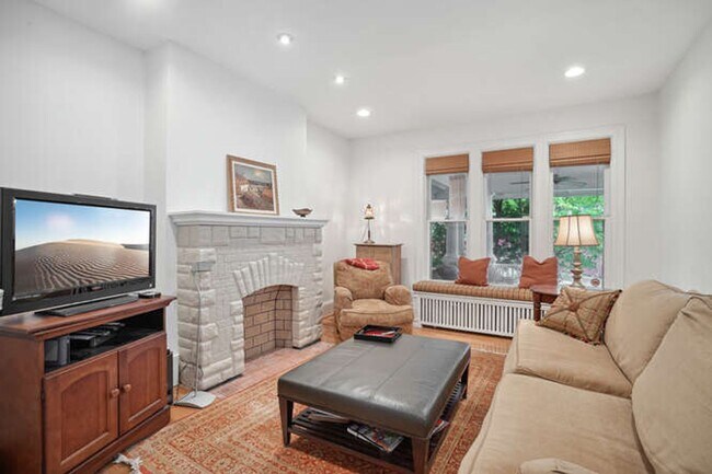 Building Photo - Cleveland Park 5 Bedroom, 3.5 Bath