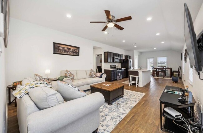 Building Photo - 16684 Lonely Pines Dr