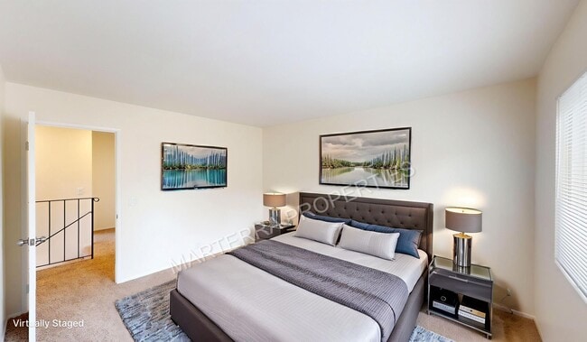 Building Photo - Charming 3-Bedroom, 2.5-Bathroom Home in D...