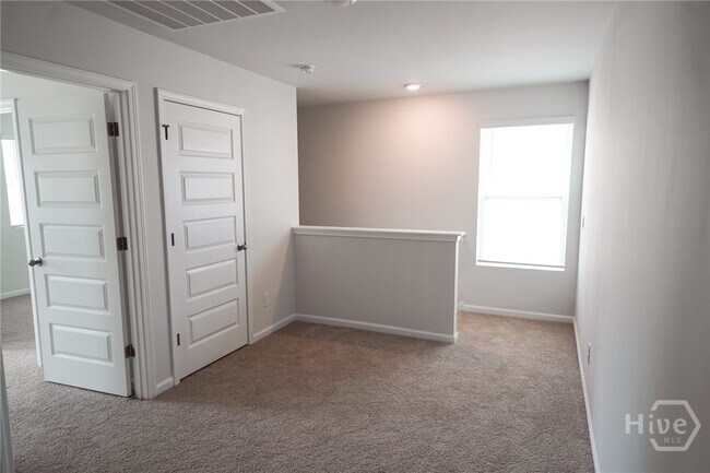 Building Photo - 102 Red Admiral Ln