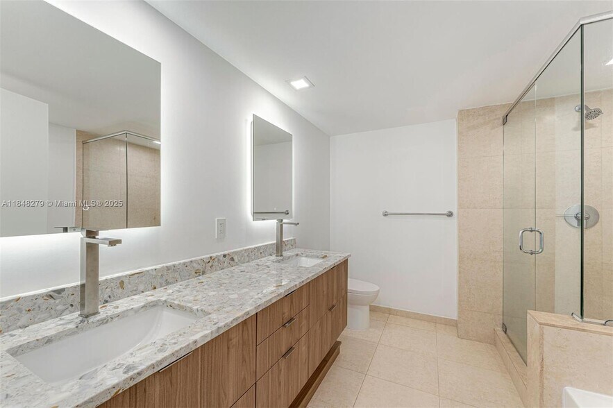 Building Photo - 50 Biscayne Blvd