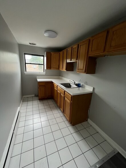 Primary Photo - 137 Evergreen Ave