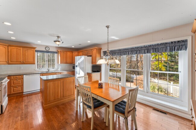 Building Photo - 23 Westview Dr