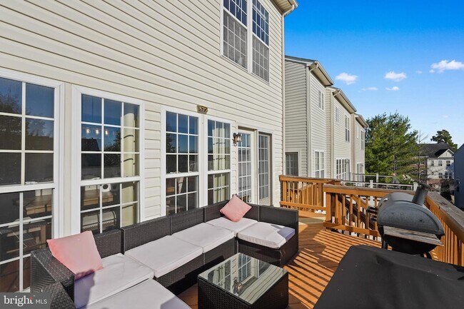 Building Photo - 12 Popes Creek Ln