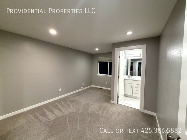 Building Photo - 11120 127th Pl NE