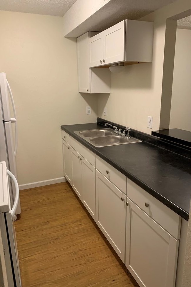 Building Photo - Move in special 100 of first months rent