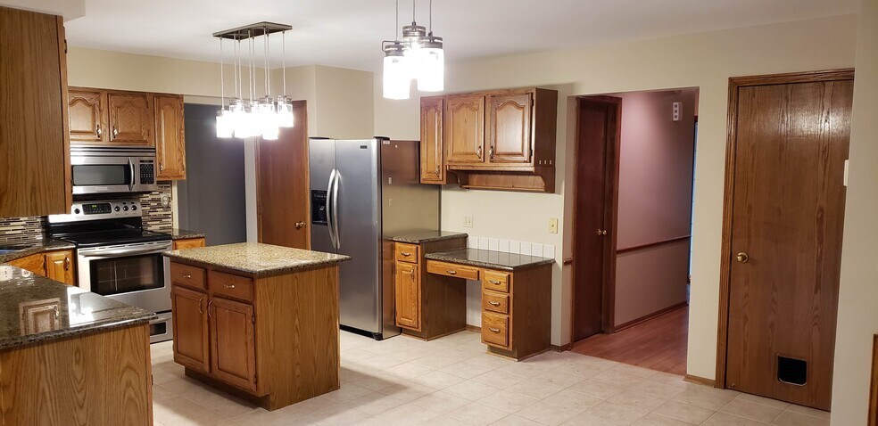 Building Photo - 9020 Iltis Dr