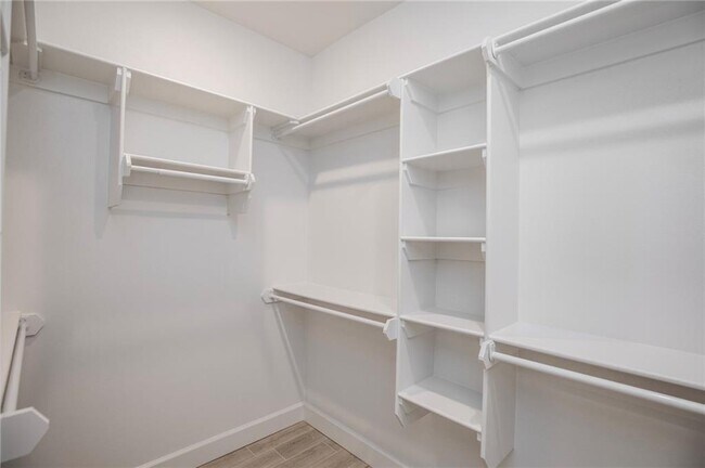 Building Photo - 949 Cook St