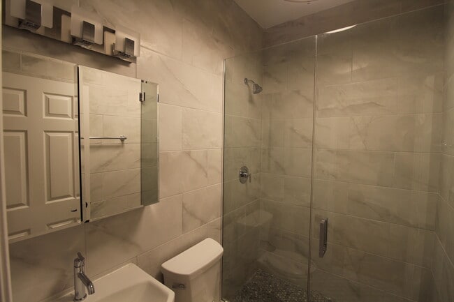 Building Photo - 2054 W Division St