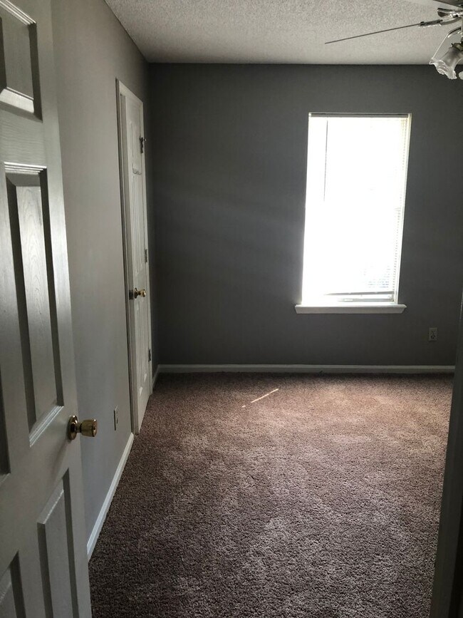 Building Photo - 3 Bedroom/2 Bath home in Lowndes County