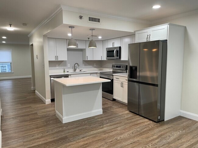 Recently renovated kitchen - 33 Deer St