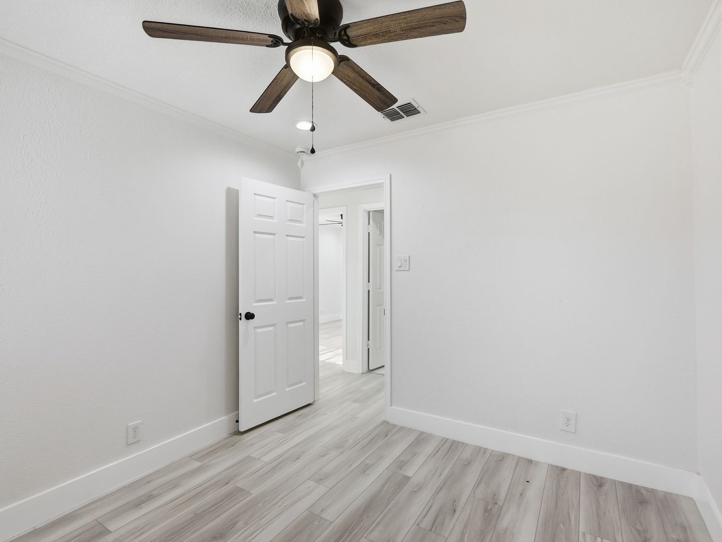 Building Photo - 1002 Mardi Gras Ln