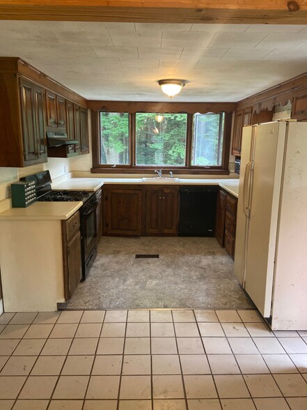 Kitchen - 696 S Wardsboro Rd