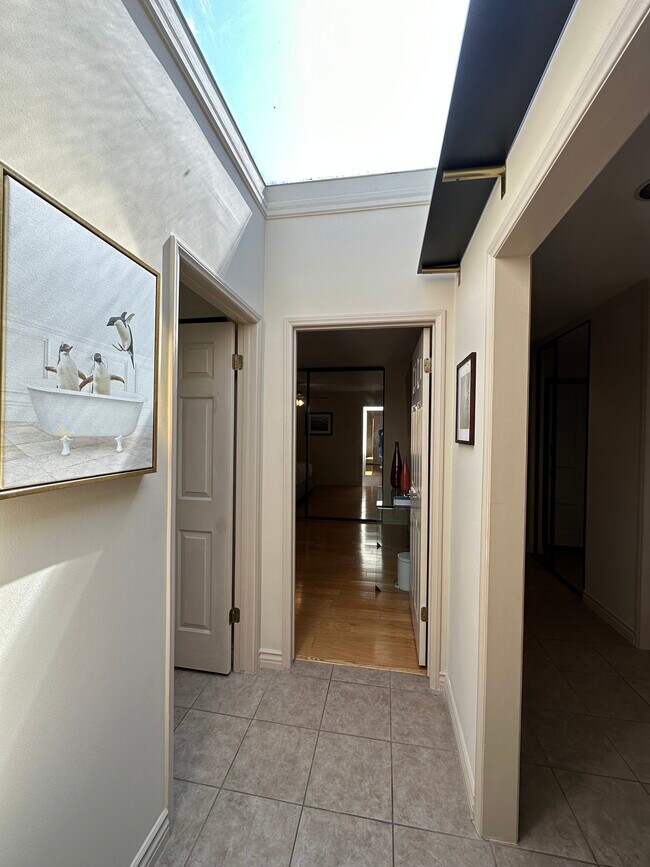 Building Photo - 3707 E Livingston Dr