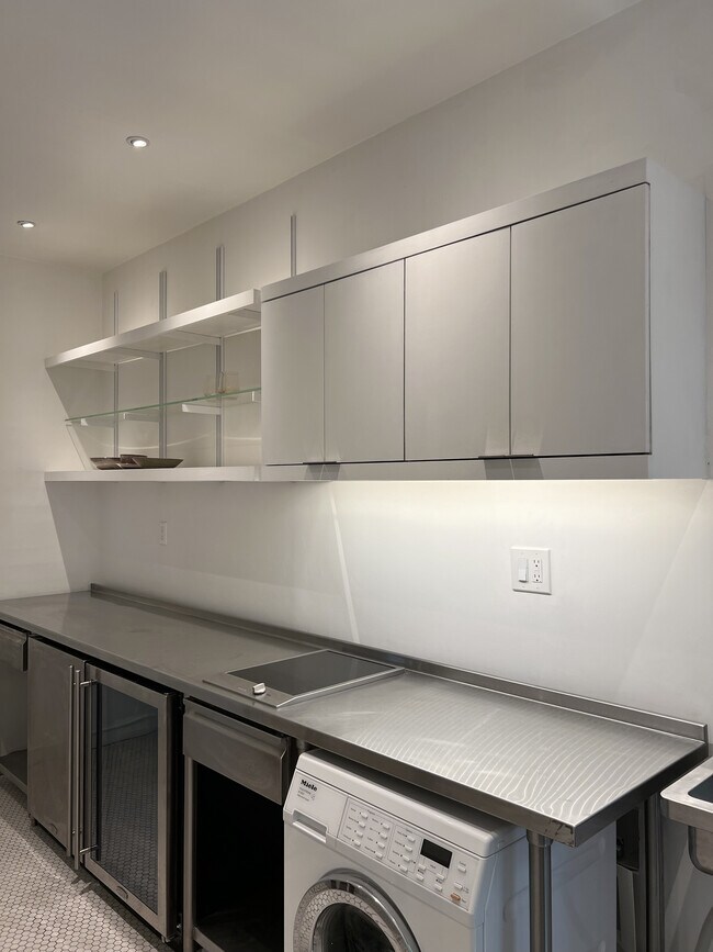 Building Photo - 234 Columbia Pl