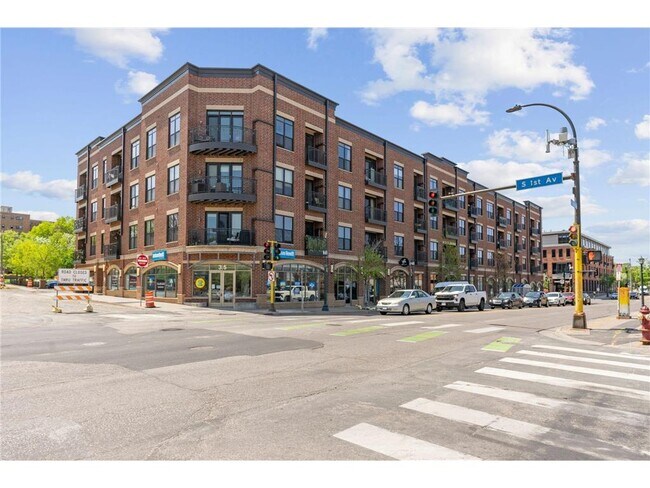 Building Photo - 15 E Franklin Ave