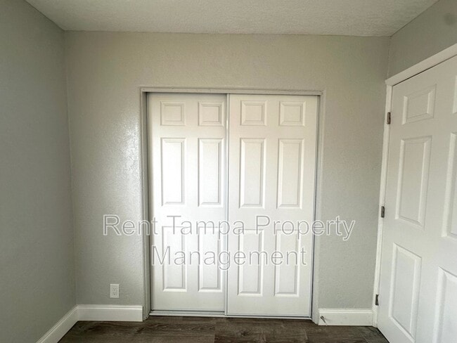 Building Photo - 1036 1/2 19th Street South - Upper