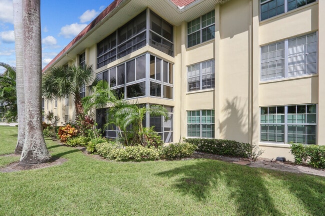 Building Photo - 5540 Tamberlane Cir