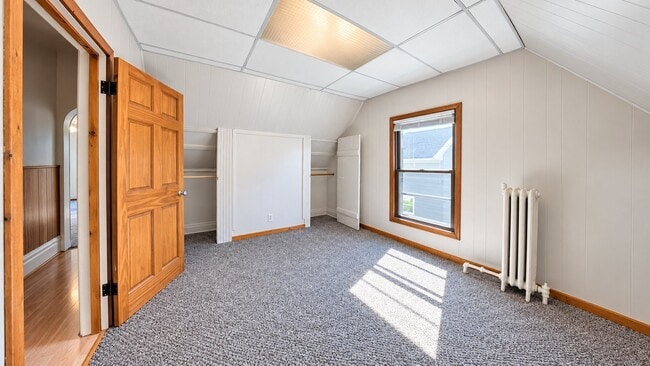 Building Photo - 610 N Center St