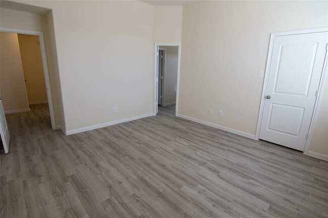 Building Photo - 12714 Memorial Ranch Rd