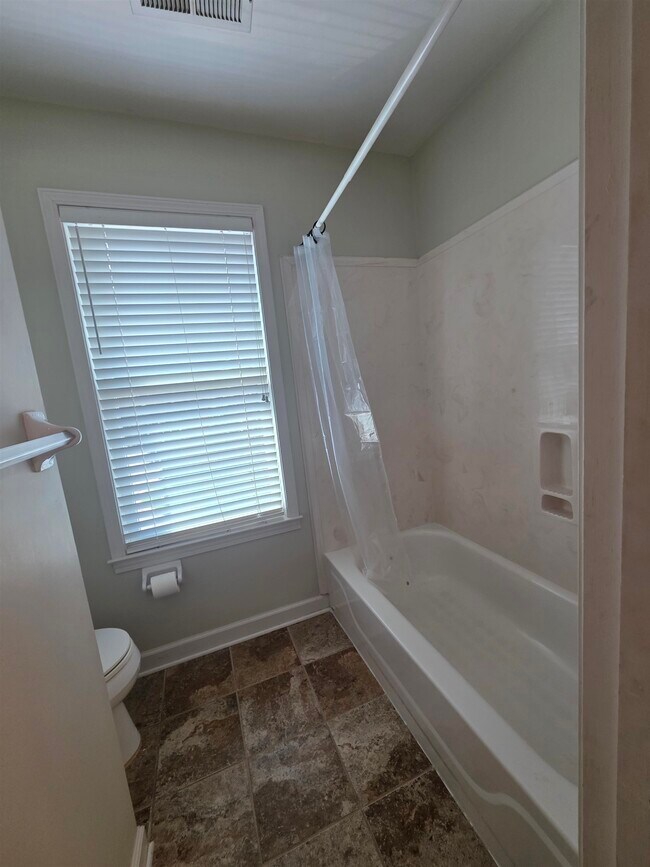 Building Photo - 1090 River Isle Dr