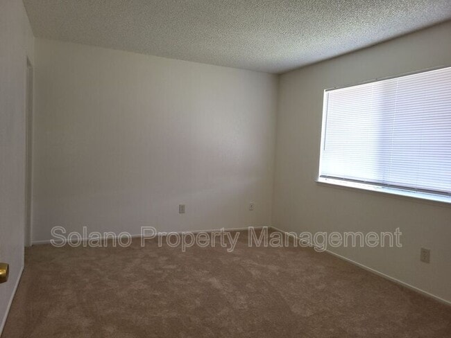 Building Photo - 1801 Rhine Ct