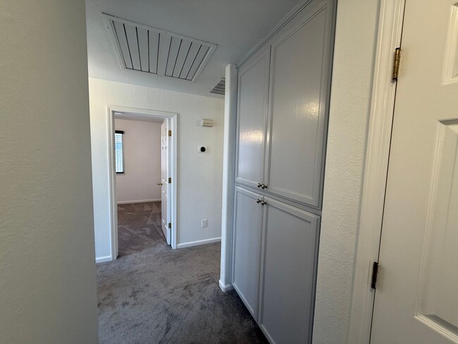 Building Photo - 4-bedroom Single Story home in Ripon!