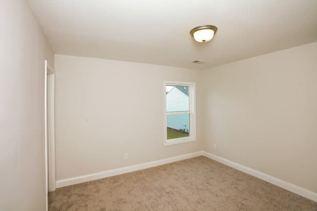 Building Photo - 228 Satin Walnut Wy