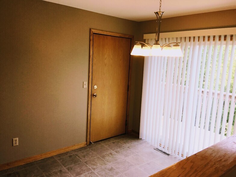 Dinette w/balcony & back door leading out to garage - 2042 Cliff Alex Ct S