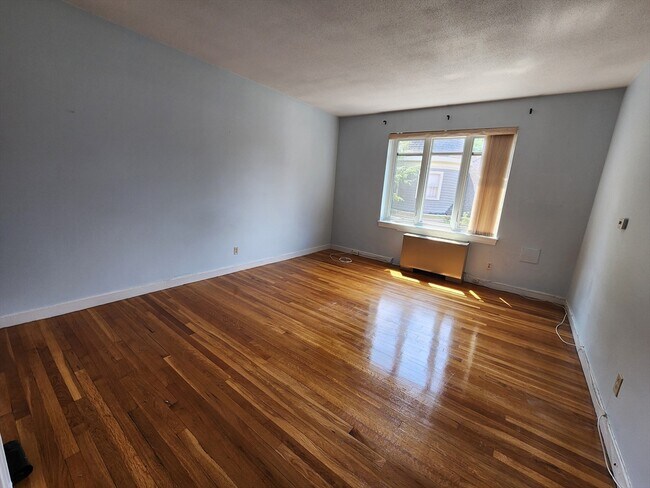 Building Photo - 573 Washington St