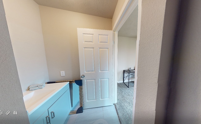 Building Photo - 1917 Sadler St