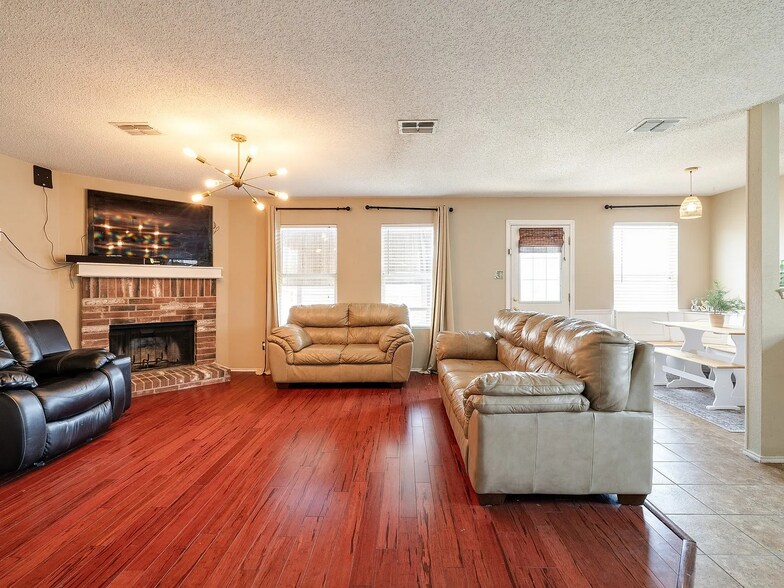 Building Photo - 1435 Greenbrook Dr