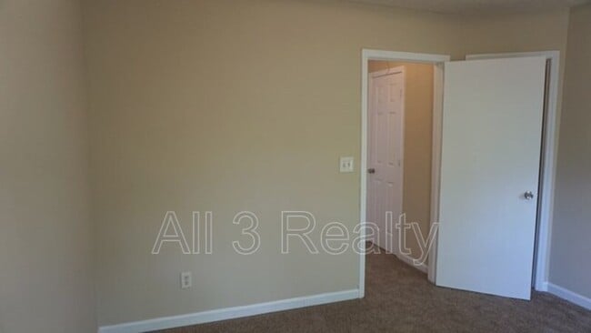 Building Photo - 5705 Hampton Ct