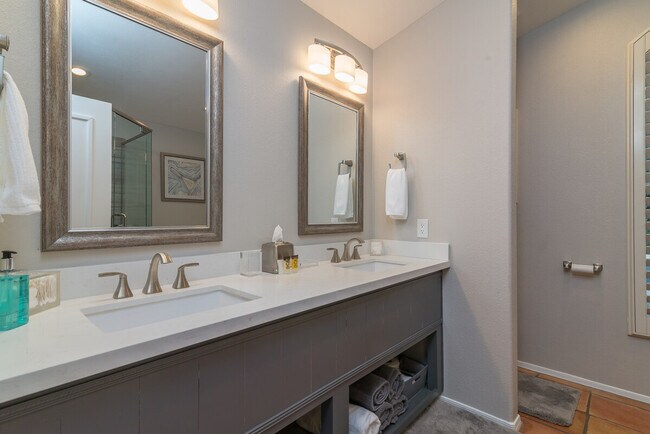 Building Photo - 9315 E Aster Dr