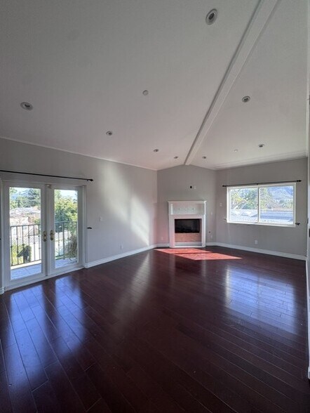 Building Photo - 406 N Fairview St