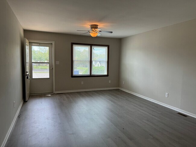 Building Photo - Two Bedroom Apartment in Lincolnton