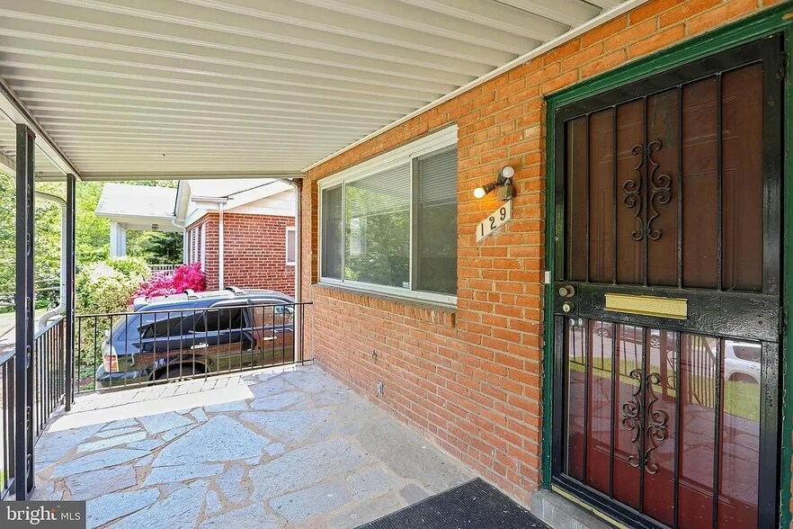 Covered Porch - 129 Fleetwood Ter
