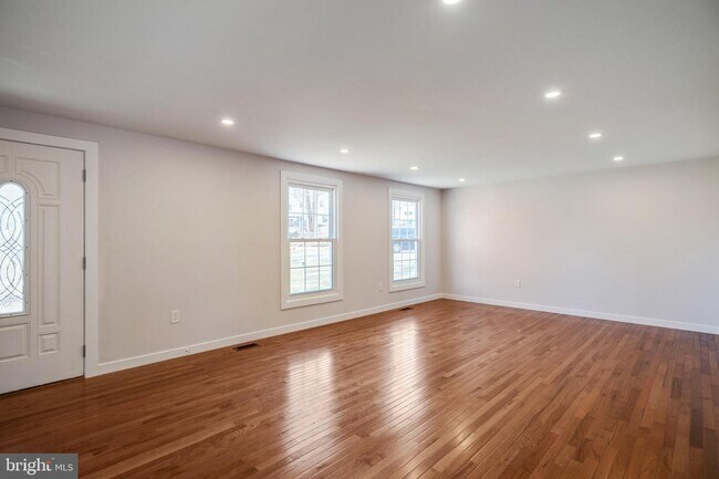 Building Photo - 9003 Fox Lair Dr