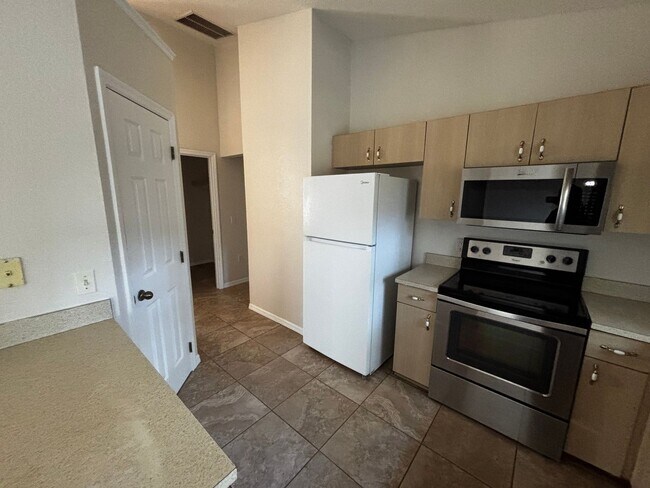 Building Photo - 3/2 Home Marion Oaks