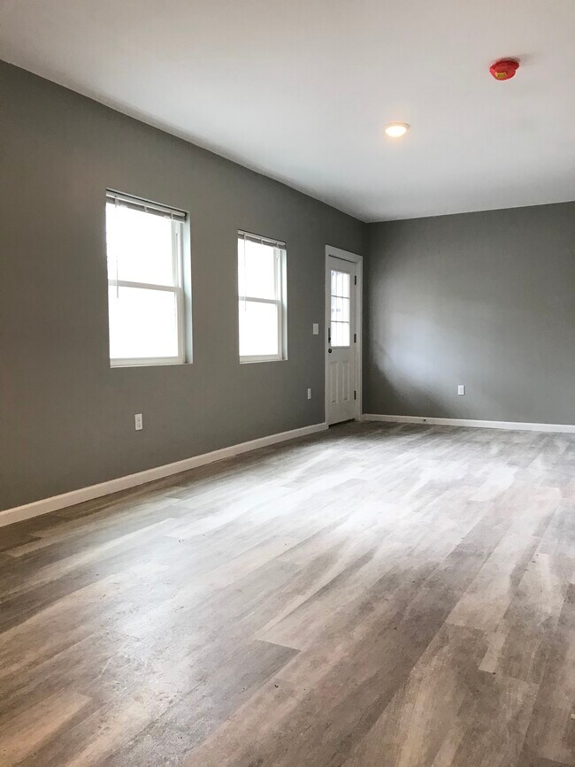 Building Photo - 1246 West Ave