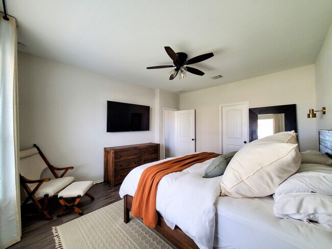 Building Photo - 14120 James Garfield St