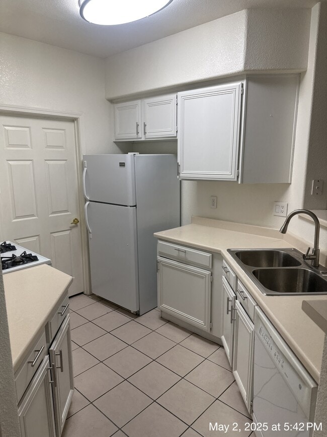 Building Photo - 7119 N Durango Dr