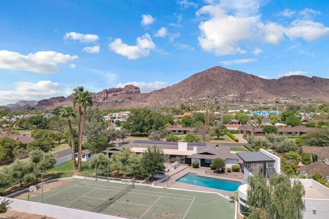 Building Photo - Mid-century modern home in Arcadia with pr...