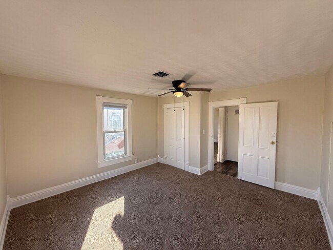 Building Photo - 750-752 E Wheeling St