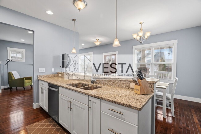 Building Photo - 16 Hyde Park Pl