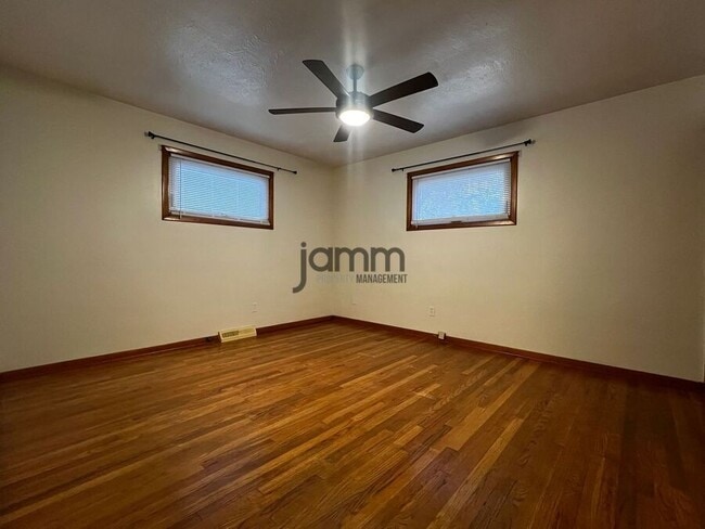 Building Photo - 2702 Grovewood Ave