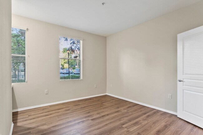 Building Photo - Irvine 2 Bed, 2 Bath With Amenities!!